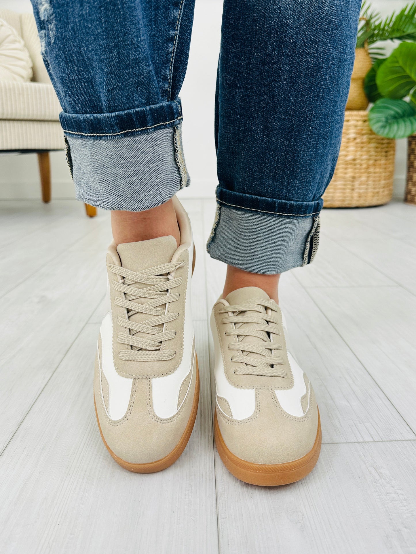 Tatiana- Zapatillas Deportivas en color Blanco y Beige