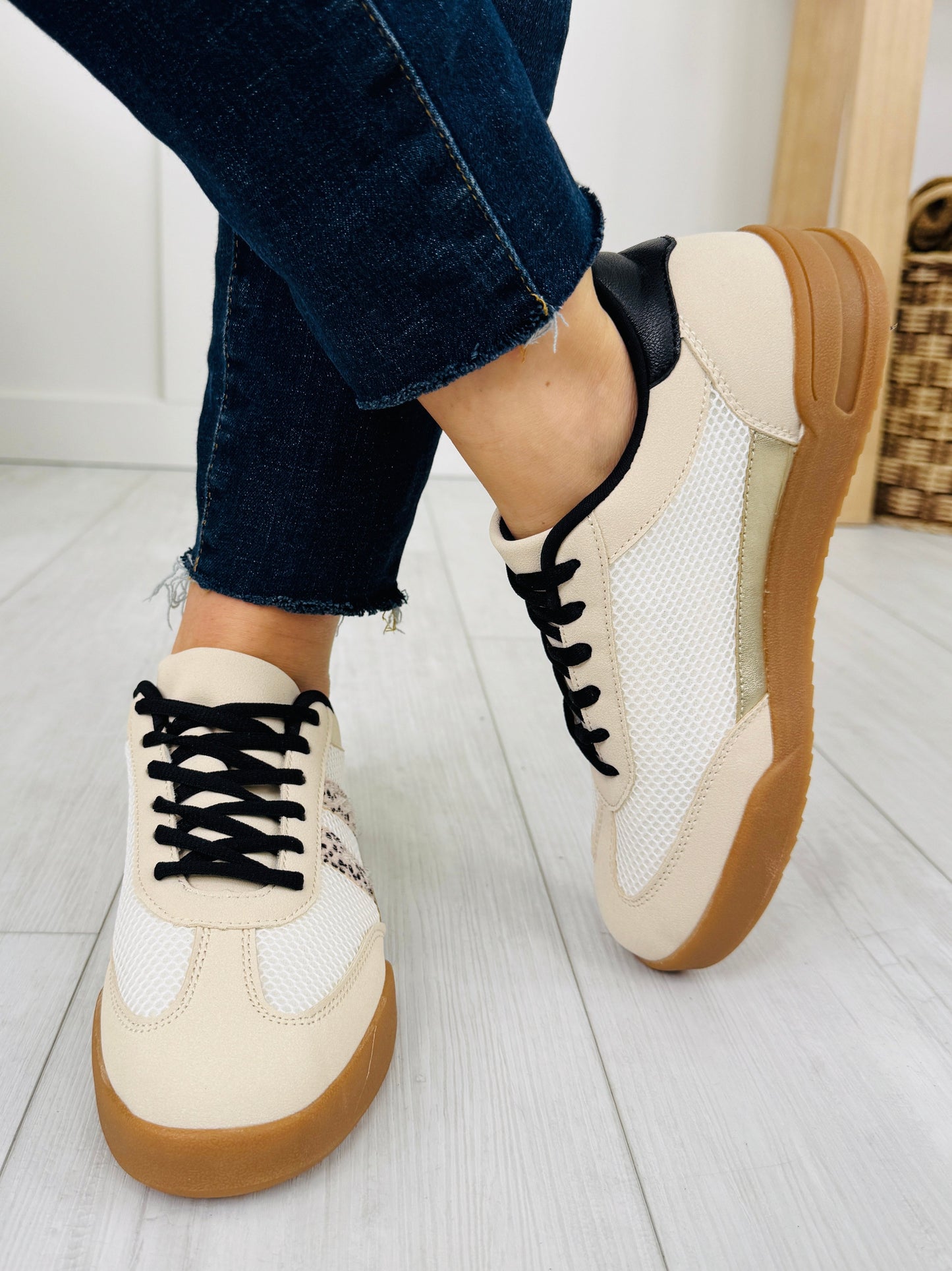 Zapatillas Deportivas Blancas con Rallas de Leopardo