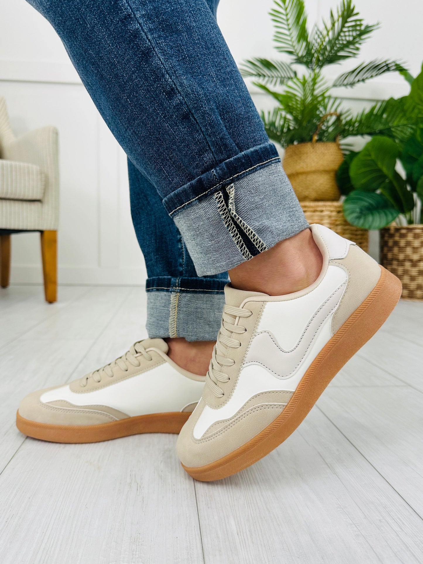 Tatiana- Zapatillas Deportivas en color Blanco y Beige