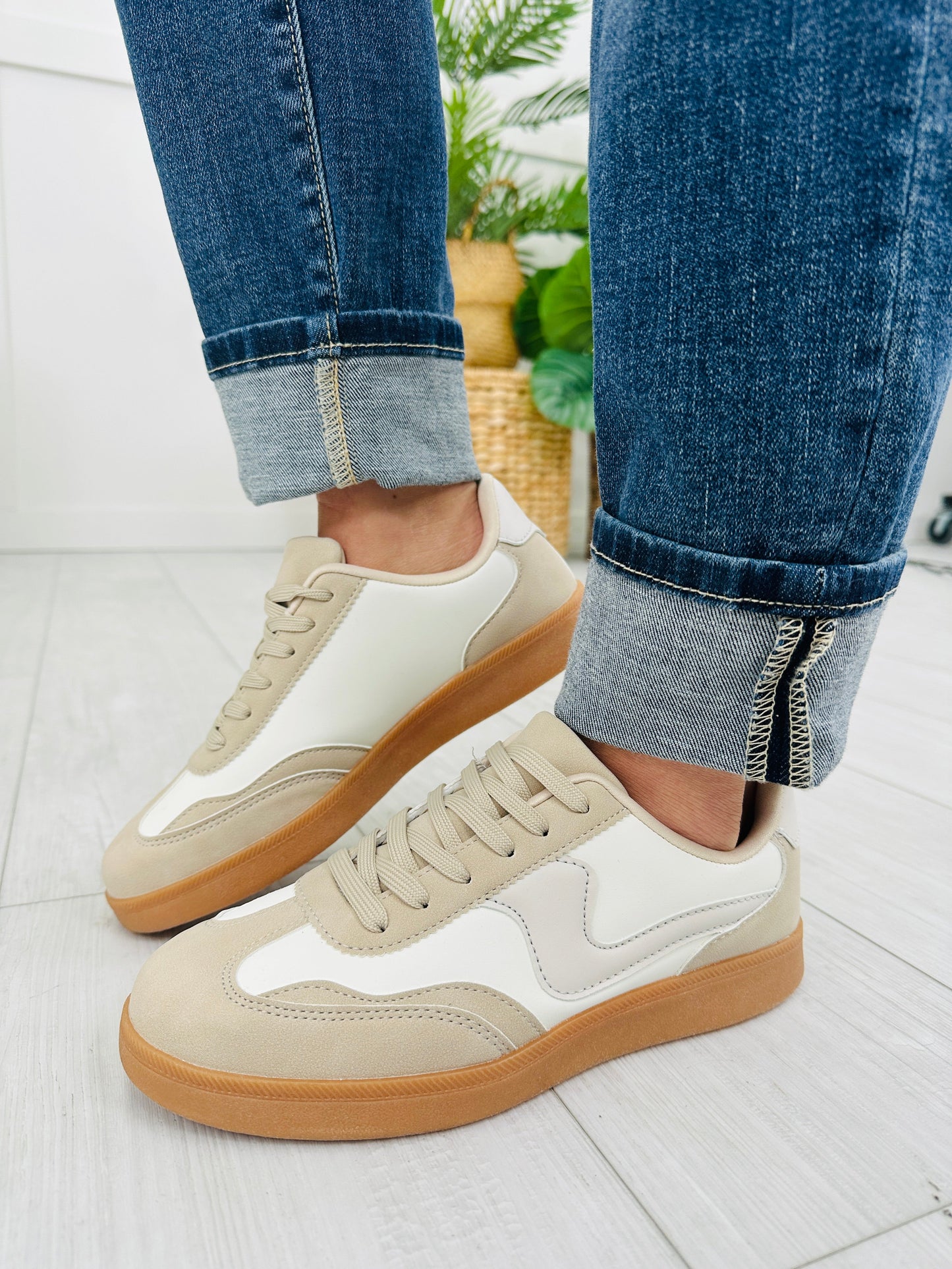 Tatiana- Zapatillas Deportivas en color Blanco y Beige