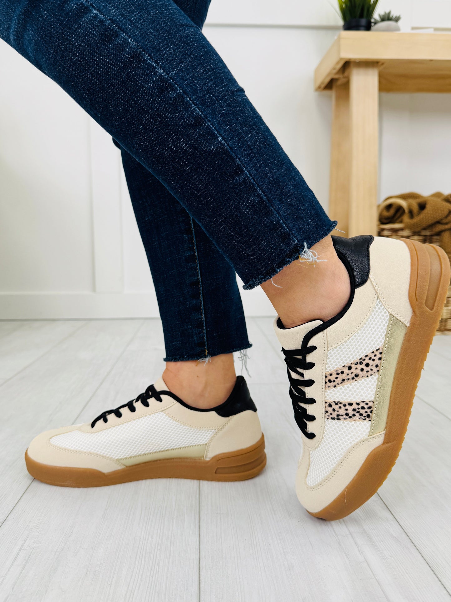 Zapatillas Deportivas Blancas con Rallas de Leopardo