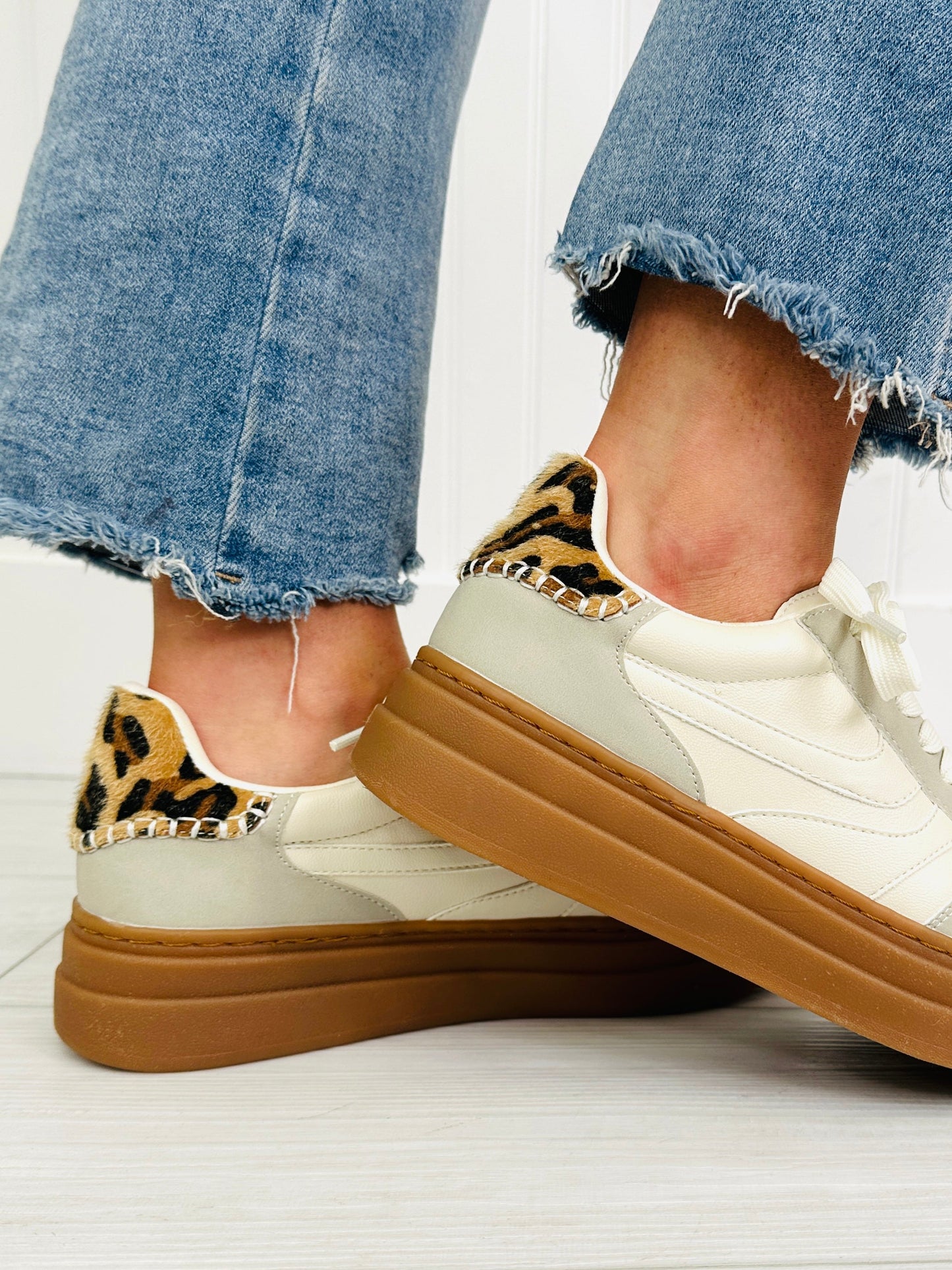 Zapatillas Deportivas Beige con Leopardo
