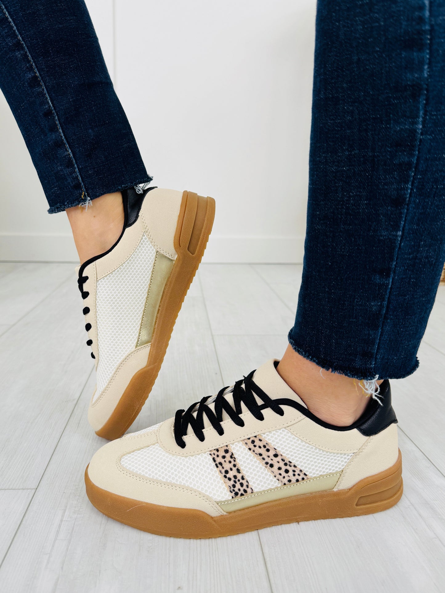 Zapatillas Deportivas Blancas con Rallas de Leopardo